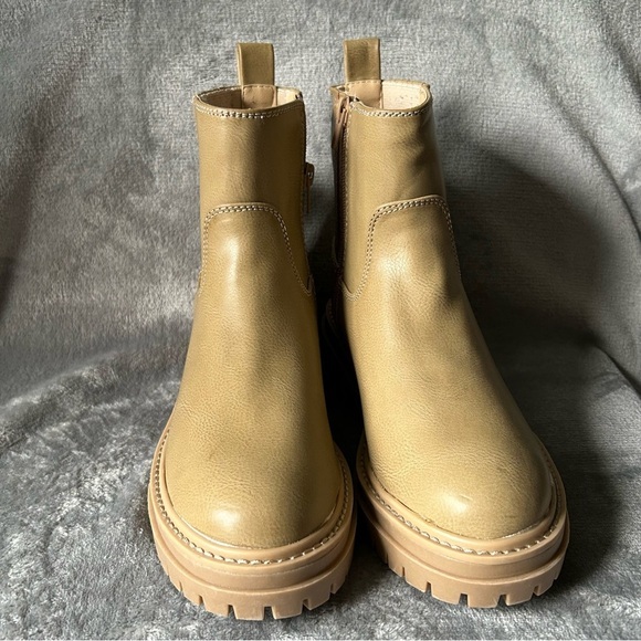 Time And‎ Tru Booties Chelsea Lug Sole Boots Womens Size 6 Memory Foam Shoes - Picture 2 of 8